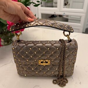 Valentino Garavani Rockstud Spike Leather Handbag
Mint condition